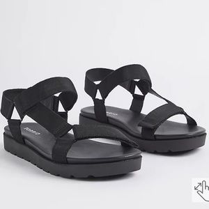 Torrid size 9 black Velcro sandals nwt